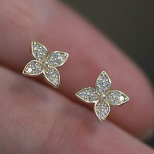Elegant Gold Flower Stud Earrings